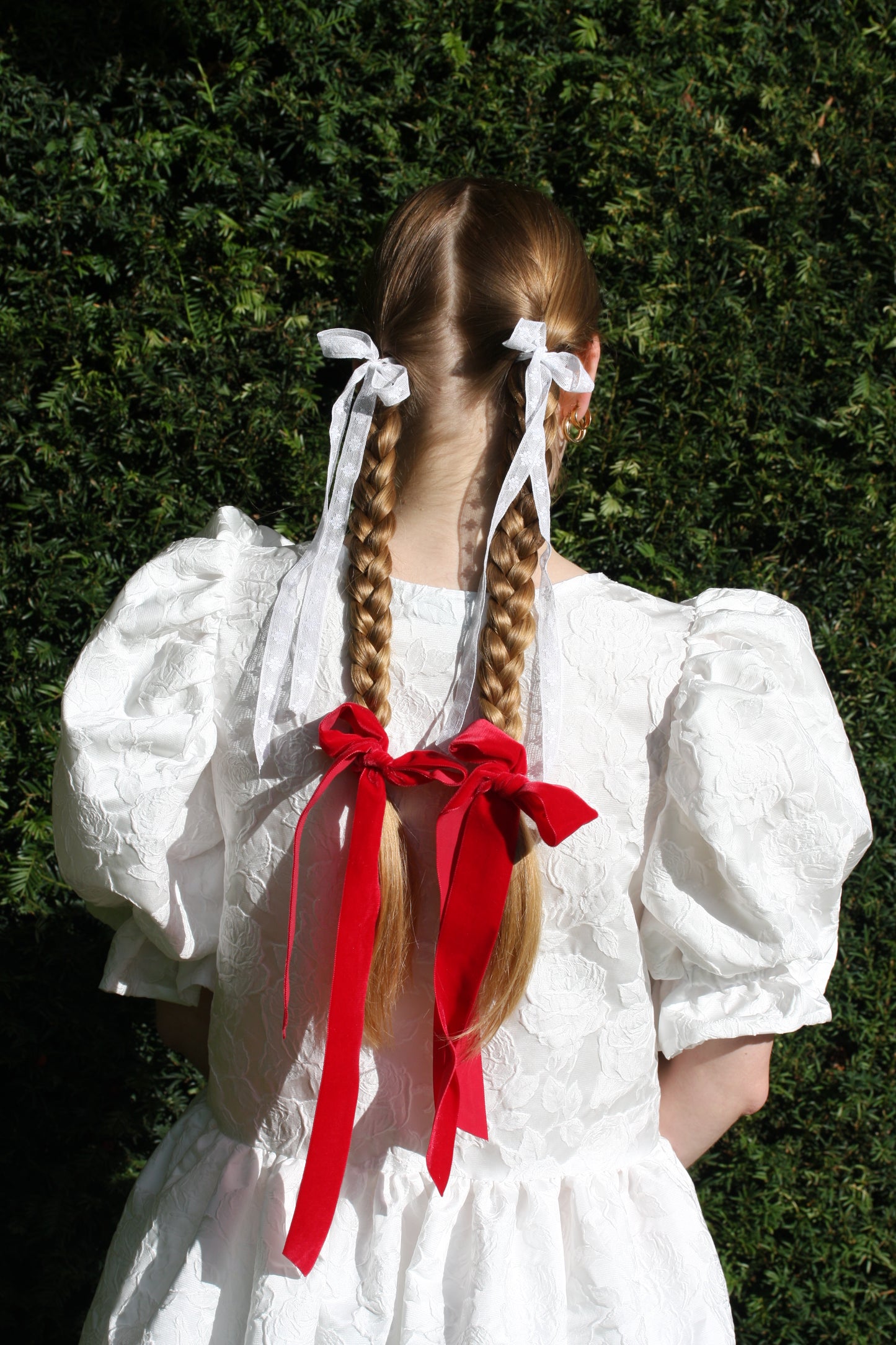 red velvet ribbon to wear in your hair