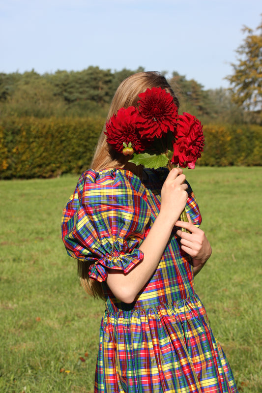 Tartan Silk dress with tiered skirt and puff sleeves. Beautiful oversized fit, perfect for an occasion wear dress